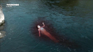 Florence Coste çıplak, La face'den erotik sahne (2016)