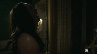 Anna Brewster nackt, Sexszene aus Versailles s02e02 (2017)