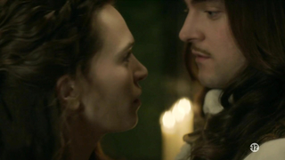 Anna Brewster nue, scène érotique de Versailles s02e09,10 (2017)