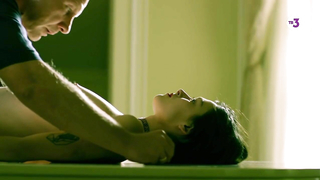 Tinatin Dalakishvili çıplak, Kvartet s01e01'den (2017) seks sahnesi