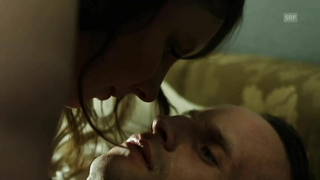 Svenja Hermuth çıplak, Tatort e1015'ten erotik sahne (2017)