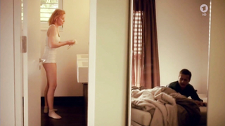 Carina Wiese çıplak, Tatort e947'den erotik sahne (2015)