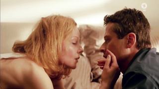 Carina Wiese çıplak, Tatort e947'den erotik sahne (2015)