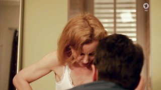 Carina Wiese çıplak, Tatort e947'den erotik sahne (2015)