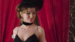 Yuliya Latyisheva çıplak, Delo Chesti s01e01'den erotik sahne (2013)