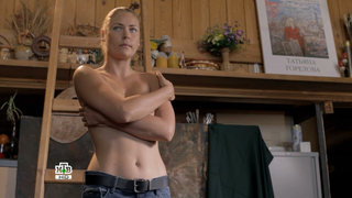 Yuliya Melnikova çıplak, Delo Chesti s01e02'den erotik sahne (2013)