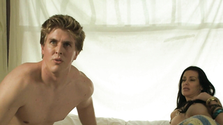 Ребекка Рейнольдс секси, Джессика Бейли голая, Нина Эстес голая, Кристин Нгуен голая, сексуальная сцена из Milf (2010)