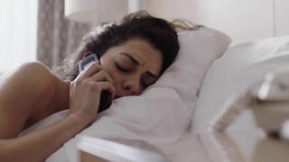 Inbar Lavi seksi, Imposters'tan erotik sahne s01e01 (2017)