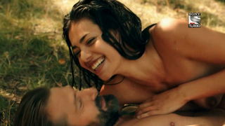 Lavinia Longhi çıplak, Station Horizon s01e04'ten erotik sahne (2015)