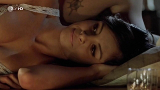 Collien Ulmen-Fernandes nudo, scena erotica da Ein starkes Team s01e46 (2010)