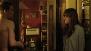 Rosalie Thomas'ın Neue Vahr Sud'dan (2010) çıplak, erotik sahnesi