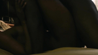 Sydelle Noel çıplak, GLOW s01e04'ten (2017) seks sahnesi