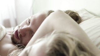 Jette Carolijn van Den Berg çıplak, Balance filminden seks sahnesi (2013)