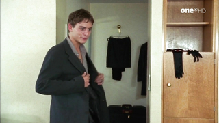 Anke Schwiekowski çıplak, Aus heiterem Himmel s04e22 (1999)'dan erotik sahne