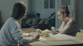 Vanda Hybnerova nuda, scena erotica dal film Rodinny (2015)