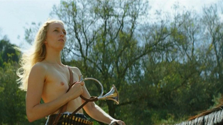 Juliane Elting обнаженная, Flora Bulcao обнаженная, Isabelle Puntel обнаженная, эротическая сцена из O Ornitologo (2016)