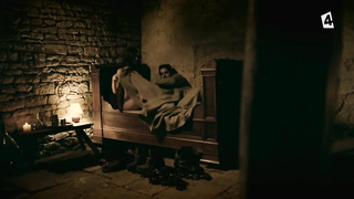 Emilie Arthapignet nuda, scena erotica da Hero Corp s03e27 (2013)