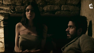 Emilie Arthapignet nuda, scena erotica da Hero Corp s03e27 (2013)