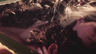 Barbara Evans çıplak, Dois Irmaos s01e03 (2017)'den seks sahnesi