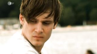 Katrin Hess nue, Liv Lisa Fries nue, scène érotique de Romeos (2011)