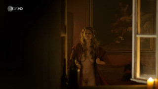 Miriam Stein çıplak, Das Goldene Ufer'den (2015) erotik sahne