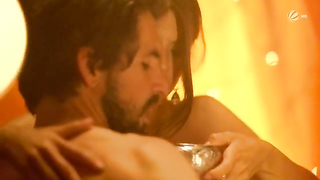 Maike Johanna Reuter çıplak, Einstein s01e05'ten seks sahnesi (2017)