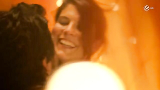 Maike Johanna Reuter çıplak, Einstein s01e05'ten seks sahnesi (2017)