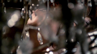 Sylva Koscina çıplak, The House of Exorcism'den (1973) seks sahnesi