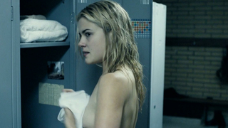 Rachael Taylor nue, scène érotique de Ghost Machine (2009)