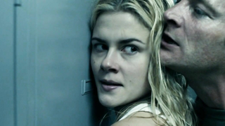 Rachael Taylor nue, scène érotique de Ghost Machine (2009)