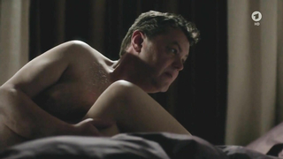 Анна Шафер обнаженная, эротическая сцена из фильма «Цильфандер Флюхт» в фильме «Карпатен» (2016)