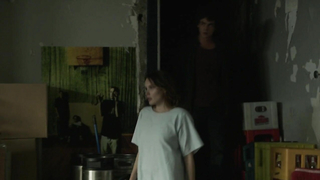 Ana Girardot çıplak, Les Revenants s01e06,s02e01 (2012,2015)'den seks sahnesi