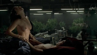 Мари-Жозе Кроз обнаженная, сцена секса из Арарата (2002)