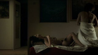 Agnieszka Michalska çıplak, Alicja Karluk çıplak, Ostatnia Rodzina'dan seks sahnesi (2016)