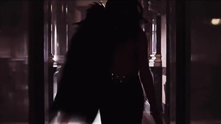 Обнаженная Галь Гадот, эротическая сцена из Gucci Bamboo (2015)