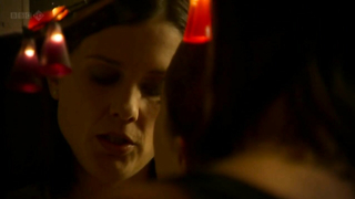 Carina Birrell nue, Heather Peace sexy, scène de sexe de Lip Service s02e05 (2012)