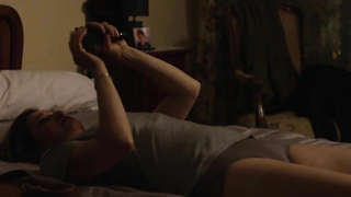 Emmanuelle Devos sexy, Diane Rouxel nuda, scena erotica da Moka (2016)