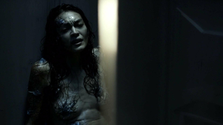 Florence Faivre desnuda, escena erótica de The Expanse s01e09 (2016)