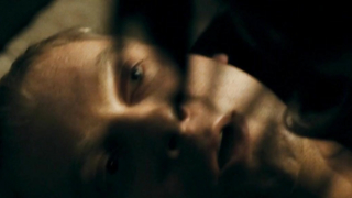 Valda Bichkute çıplak, Kamen'den seks sahnesi (2011)