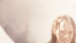 Violetta Davydovskaya çıplak, Viktoriya Gilevich çıplak, Ekaterina Rudneva çıplak, 1612 Khroniki smutnogo vremeni'den erotik sahne (2007)