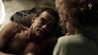 Anna Schafer desnuda, escena erótica de Tatort e1022 (2017)