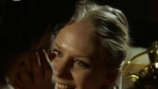 Anna Carlsson nackt, Sexszene aus Schlauer als die Polizei Der Kranz des Todes (1997)