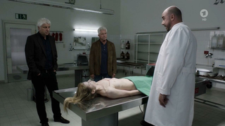 Jasmin Georgi çıplak, Tatort e1022'den erotik sahne (2017)