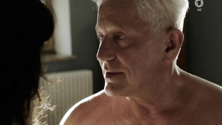 Viola Wedekind nue, scène de sexe de Tatort e1022 (2017)