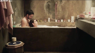 Alma Jodorowsky çıplak, Damocles'ten seks sahnesi (2016)