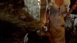 Brigitte Lahaie çıplak, Mirella Rancelot çıplak, Ölüm Üzümleri'nden (1978) erotik sahne