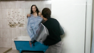 Carole Bouquet desnuda, escena erótica de Bingo Bongo (1982)