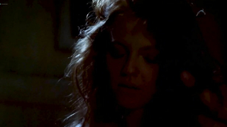 Charlie Spradling nu, Elizabeth Maclellan sexy, scène de sexe de Puppet Master II (1990)