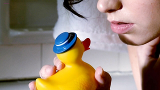 Christine Donlon çıplak, Femme Fatales s01e13 (2011)'den seks sahnesi