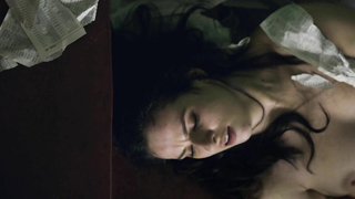 Elena Kazan nue, Nathalia Acevedo nue, scène de sexe de Ruined Heart (2015)